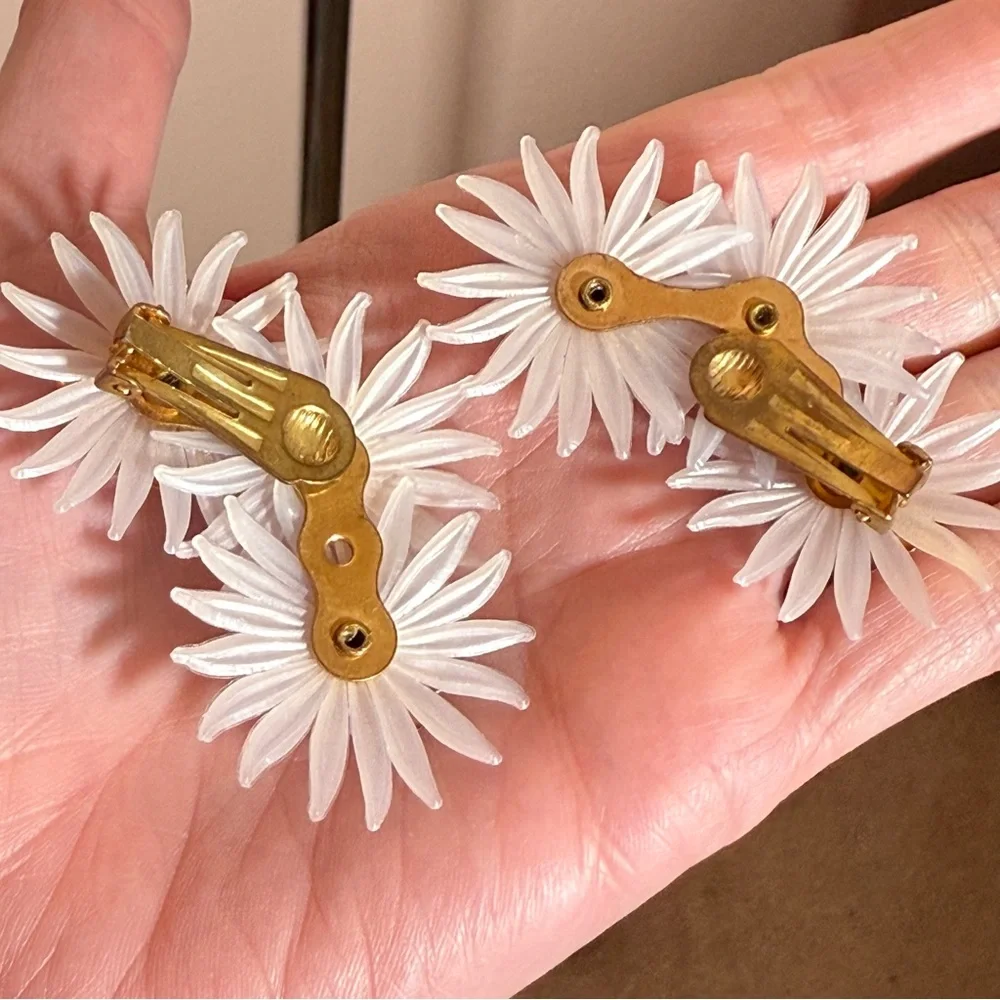 Vintage 1940 50 Oversized Plastic Lavender Fairycore clip ear crawler earrings - Picture 10 of 17